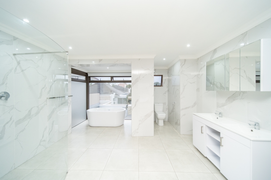 9 Bedroom Property for Sale in Nahoon Eastern Cape